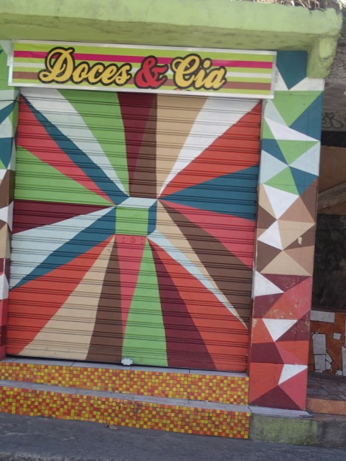 Rocinha. Great use of colors and perspective.